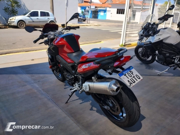 F 800