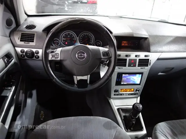 VECTRA SEDAN - 2.0 MPFI ELEGANCE 8V 4P MANUAL