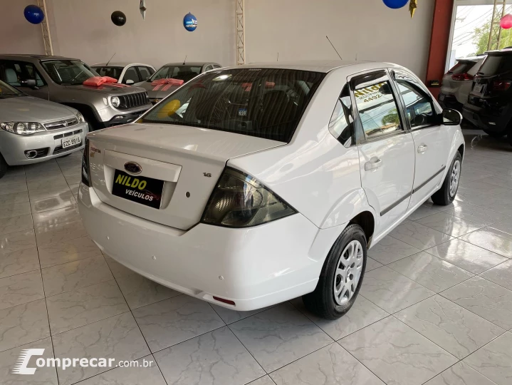 FIESTA 1.6 Rocam SE Sedan 8V
