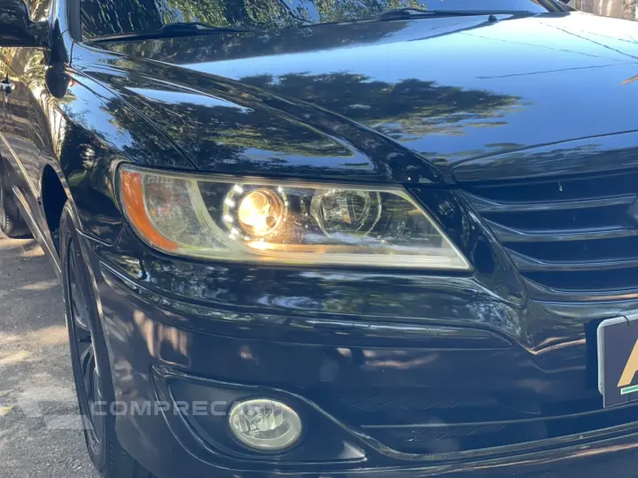 AZERA 3.3 MPFI GLS Sedan V6 24V