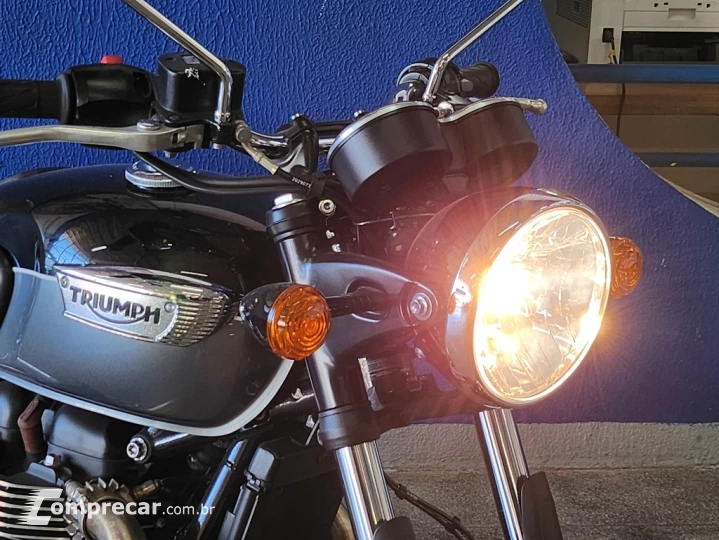 BONNEVILLE T100 900