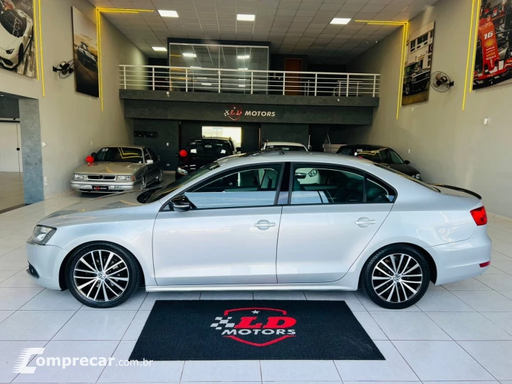 JETTA 2.0 COMFORTLINE 120CV FLEX 4P TIPTRONIC