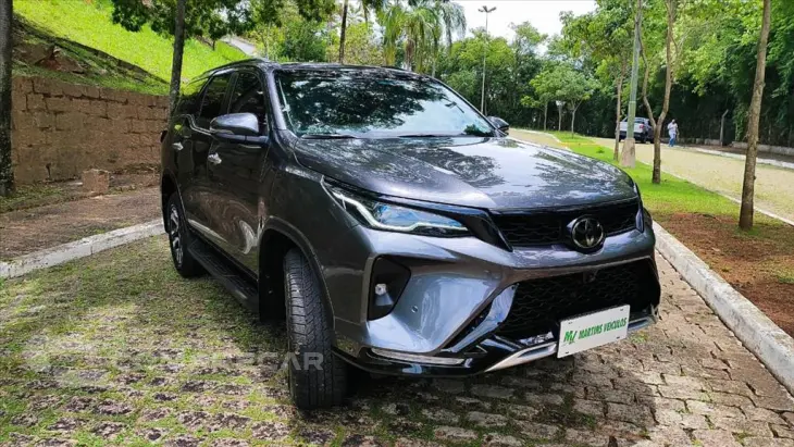 HILUX SW4 2.8 D-4D TURBO DIESEL SRX 4X4 AUTOMÁTICO