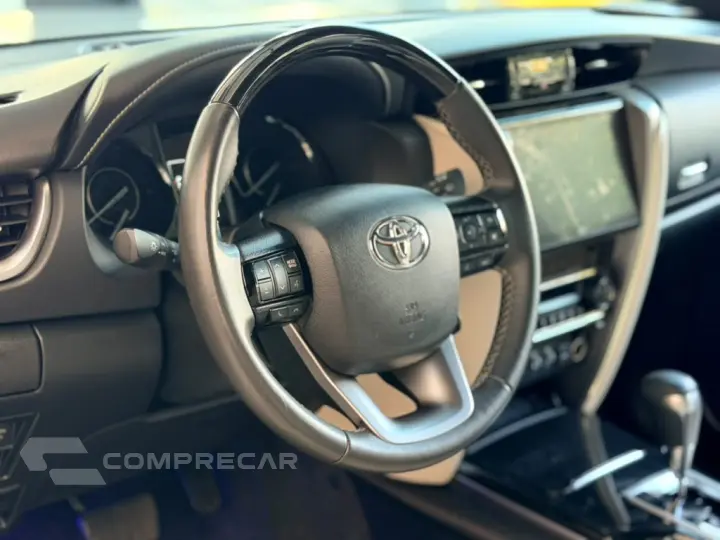 HILUX SW4 2.8 D-4D TURBO DIESEL DIAMOND 7L 4X4 AUTOMÁTICO