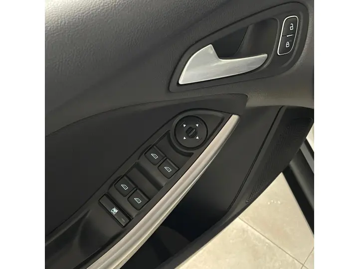 FOCUS 2.0 SE 16V FLEX 4P POWERSHIFT