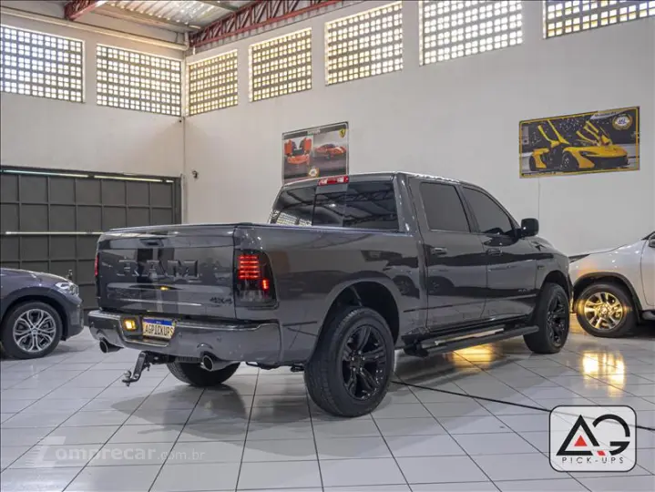 CLASSIC 5.7 V8 Laramie Night Edition CD 4X4