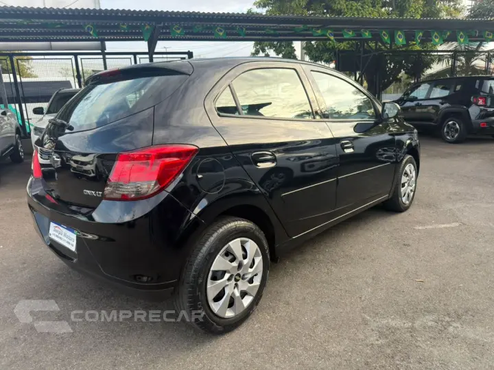 Onix Hatch 1.4 4P FLEX LT