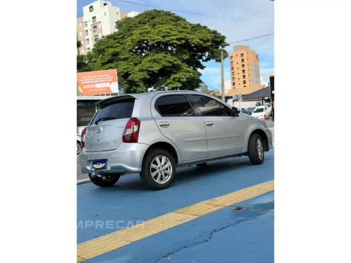 ETIOS 1.5 X PLUS 16V FLEX 4P AUTOMÁTICO