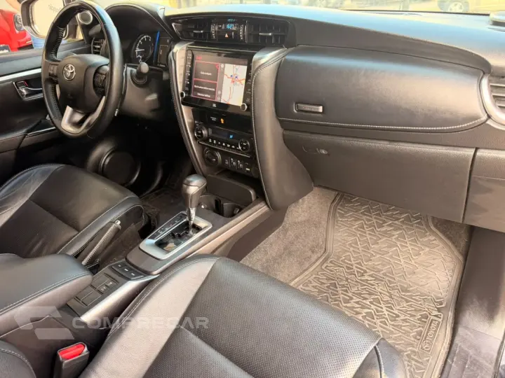 Hilux SW4 2.8 16V 4P SRX 4X4 7 LUGARES TURBO DIESEL AUTOMÁTI