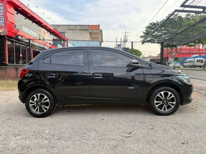 Onix Hatch 1.4 4P FLEX LTZ AUTOMÁTICO