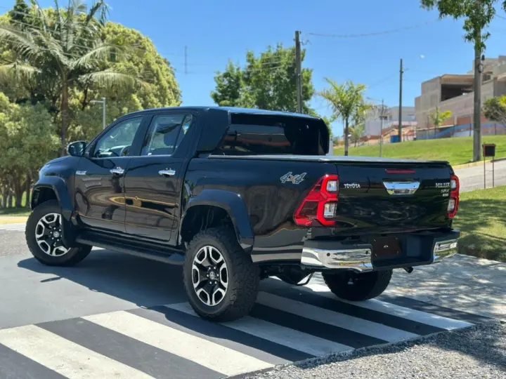 HILUX 2.8 D-4D TURBO DIESEL CD SRX PLUS 4X4 AUTOMÁTICO
