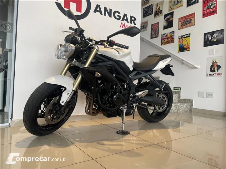 STREET TRIPLE 675