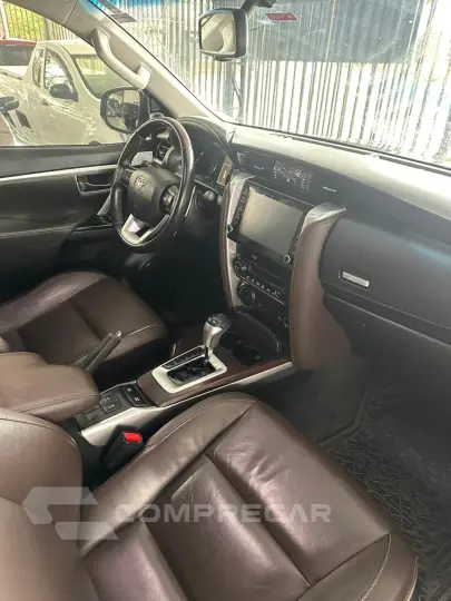 HILUX SW4 2.8 SRX 4X4 7 Lugares 16V Turbo Intercooler