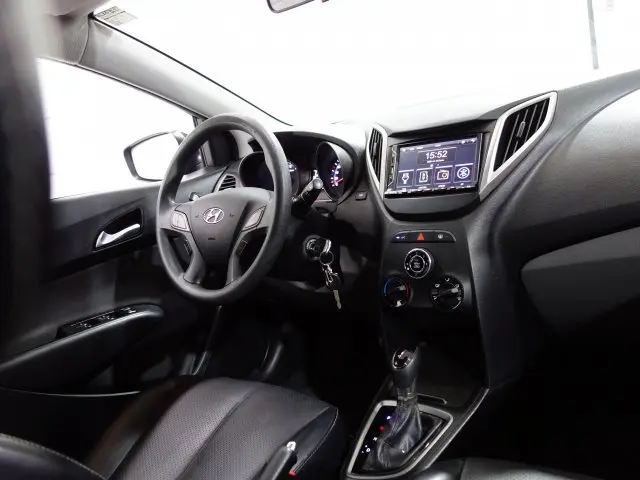 HB20S - 1.6 COMFORT PLUS 16V 4P AUTOMÁTICO