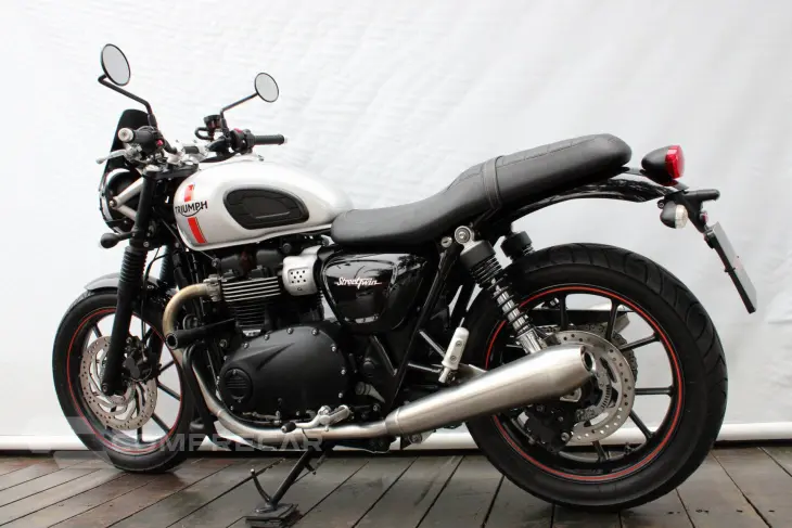 TRIUMPH STREET TWIN