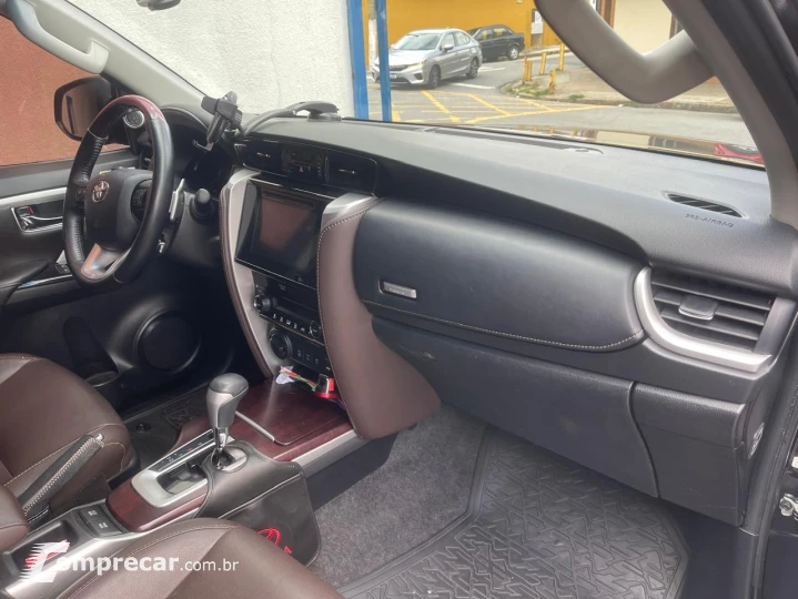 HILUX SW4 2.8 SRX 4X4 7 Lugares 16V Turbo Intercooler