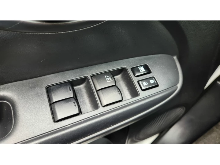 VERSA 1.6 16V FLEX V-DRIVE MANUAL