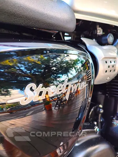 TRIUMPH STREET TWIN