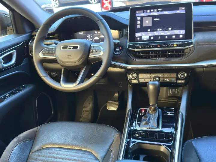 COMMANDER 1.3 T270 TURBO FLEX LIMITED AT6