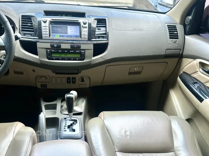 HILUX SW4 3.0 SRV 4X4 16V TURBO INTERCOOLER DIESEL 4P AUTOMÁ
