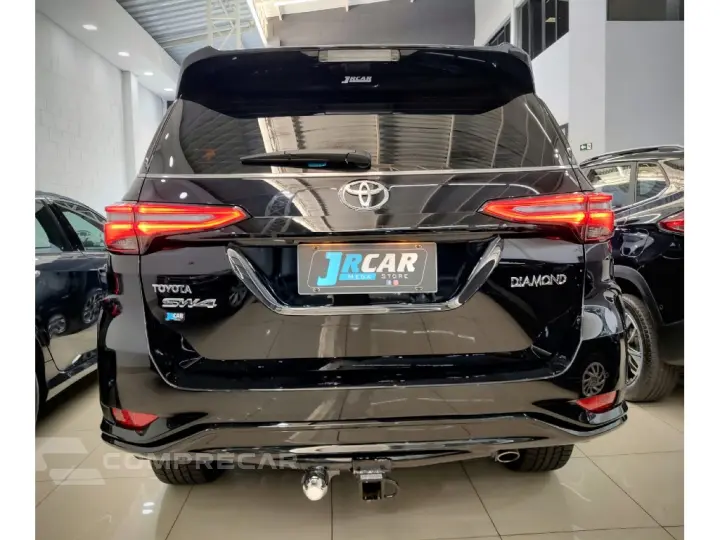 HILUX SW4 2.8 D-4D TURBO DIESEL DIAMOND 7L 4X4 AUTOMÁTICO