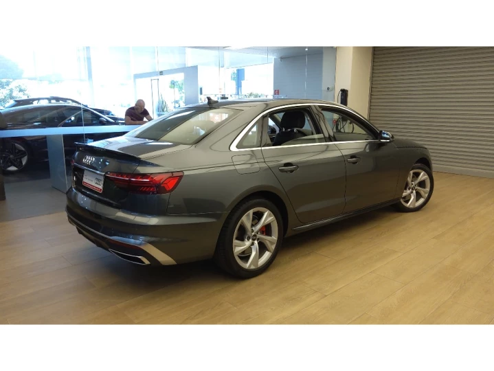 A4 2.0 TFSI GASOLINA PRESTIGE PLUS S TRONIC