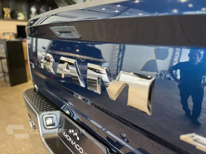 Classic 5.7 V8 32V 4P HEMI LARAMIE AUTOMÁTICO