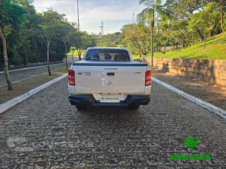 L200 TRITON 2.4 16V TURBO DIESEL OUTDOOR GLS CD 4