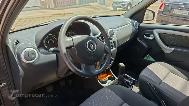 LOGAN 1.6 Expression 8V