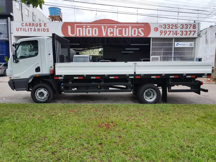 Accelo 1017 + Carroceria