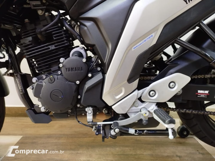 Fazer FZ25