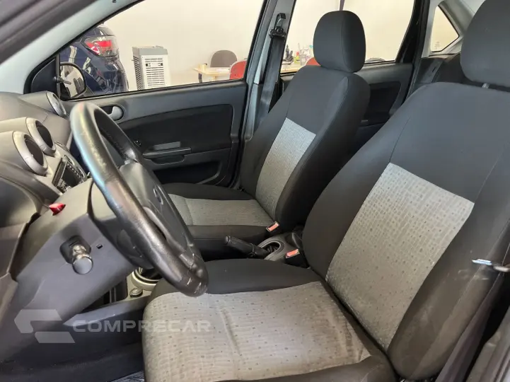 FIESTA 1.6 ROCAM SE SEDAN 8V FORD