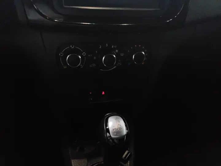 SANDERO 1.0 12V SCE FLEX AUTHENTIQUE MANUAL