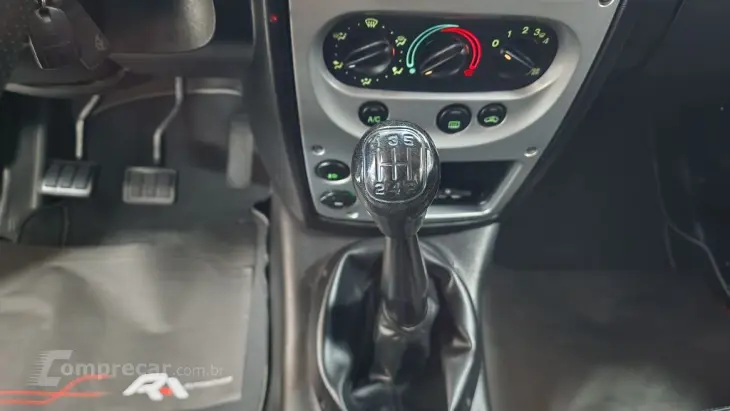 T-4 4x4 3.0 TB Int. Cap. Rígida Diesel