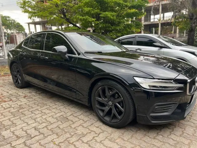 S60 - 2.0 T4 MOMENTUM 4P AUTOMÁTICO