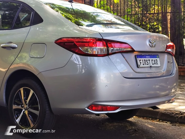 YARIS 1.5 16V FLEX SEDAN XL LIVE MULTIDRIVE