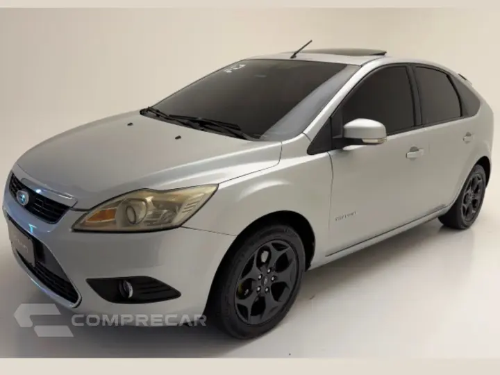FOCUS 2.0 TITANIUM HATCH 16V FLEX 4P AUTOMÁTICO