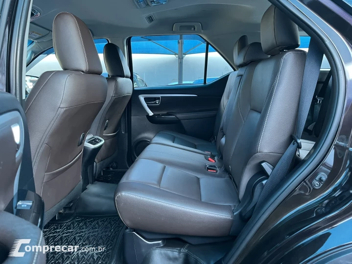 HILUX SW4 2.8 D-4d Turbo SRX 7L 4X4