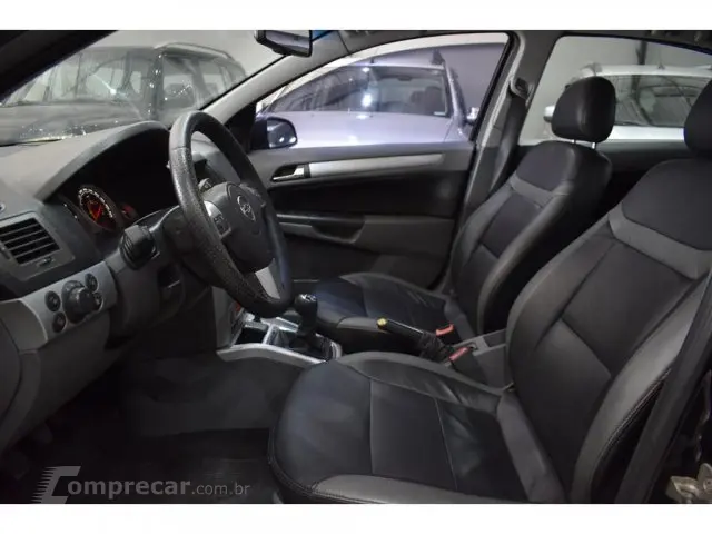 VECTRA SEDAN - 2.0 MPFI ELEGANCE 8V 4P MANUAL