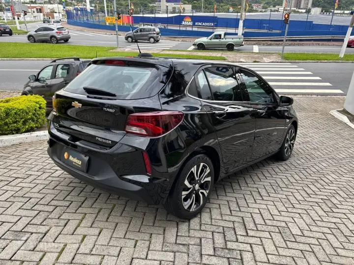 ONIX HATCH PREM. 1.0 12V TB Flex 5p Aut.