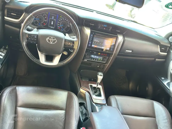 HILUX SW4 2.7 SRV 7 LUGARES 4X2 16V FLEX 4P AUTOMÁTICO