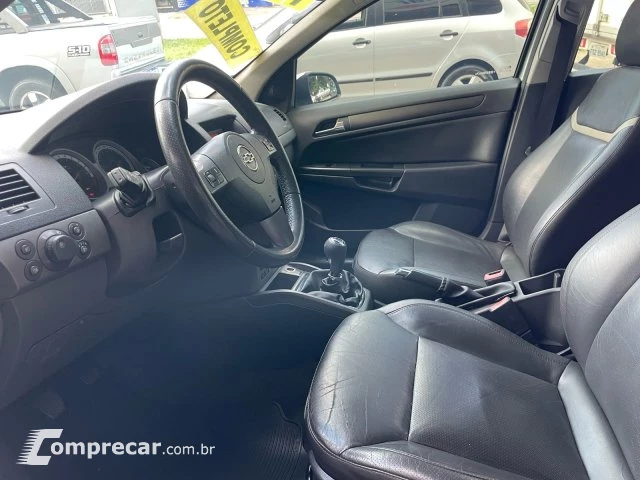 VECTRA HATCH - 2.0 MPFI GT-X HATCH 8V 4P MANUAL