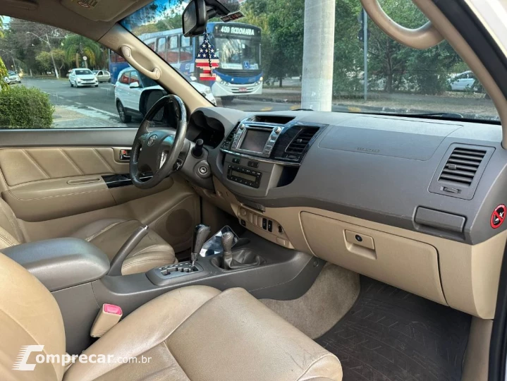 Hilux SW4 SRV D4-D 4x4 3.0 TDI Dies. Aut
