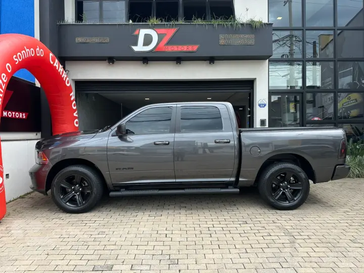 1500 5.7 V8 Limited Night Edition CD 4X4