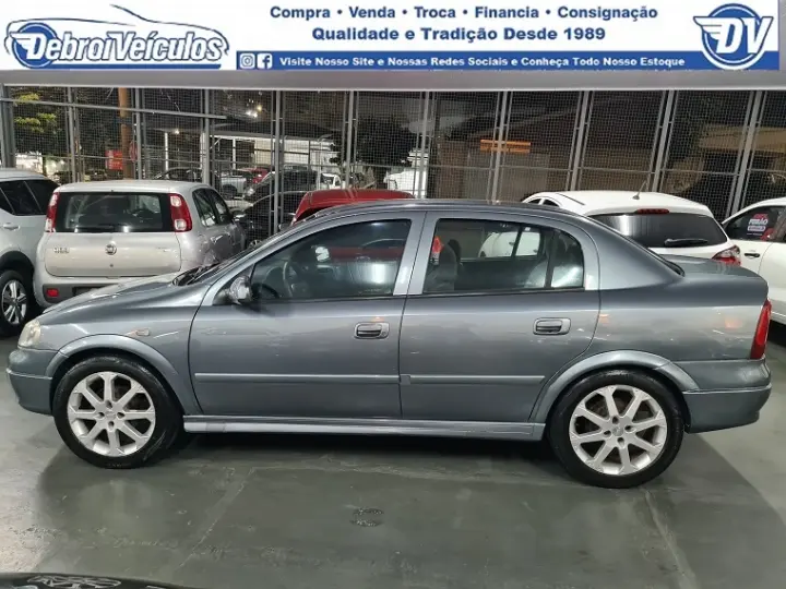 ASTRA 1.8 MPFI Millenium II Sedan 8V