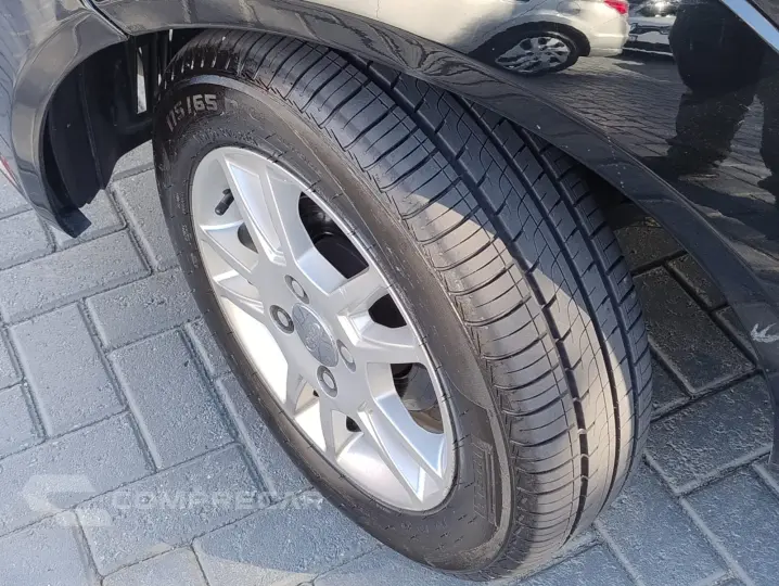 FIESTA 1.6 MPI Class Sedan 8V