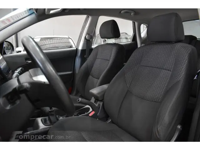 I30 - 2.0 MPFI GLS 16V 4P MANUAL