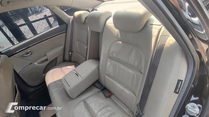 AZERA 3.3 MPFI GLS Sedan V6 24V