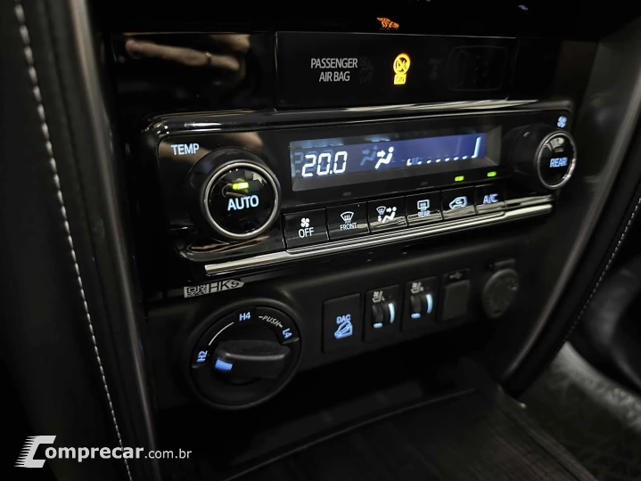 HILUX SW4 2.8 D-4D TURBO DIESEL SRX 7L 4X4 AUTOMÁTICO