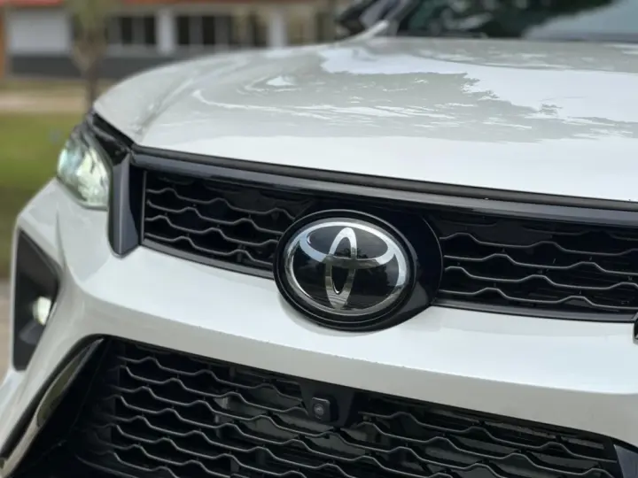 HILUX SW4 2.8 D-4D TURBO DIESEL DIAMOND 7L 4X4 AUTOMÁTICO